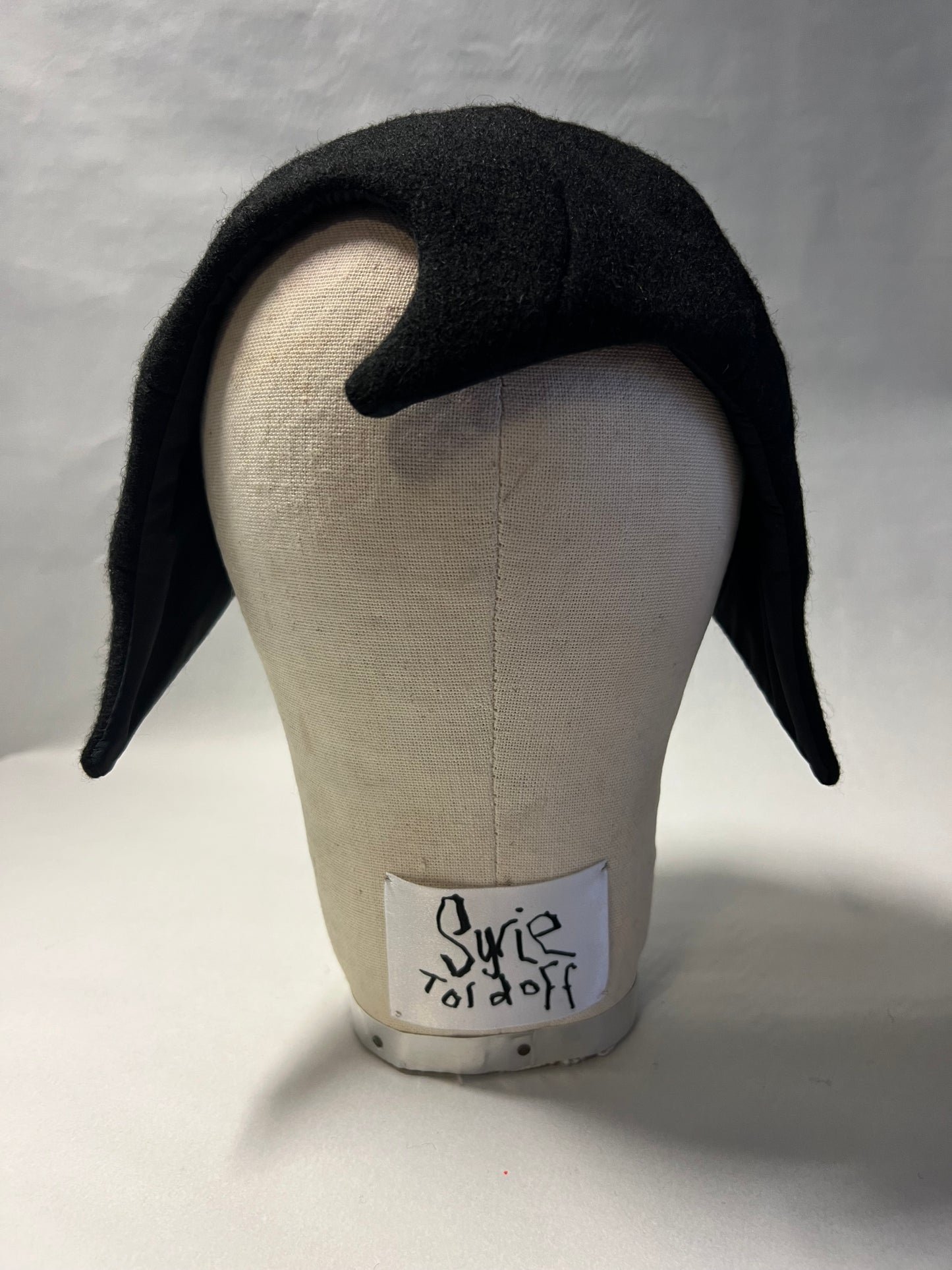 ‘Wonky widow’s peak’ hat