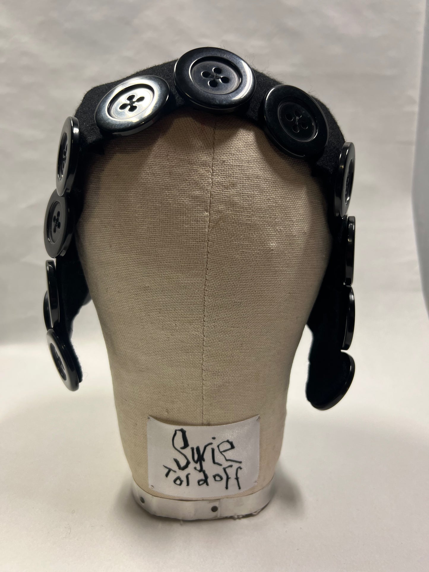 The button bonnet