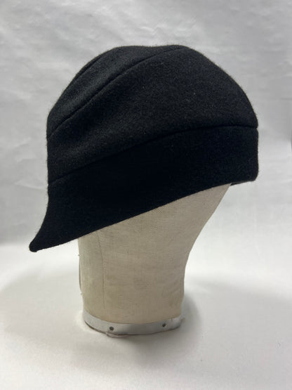 ‘Wonky widow’s peak’ hat