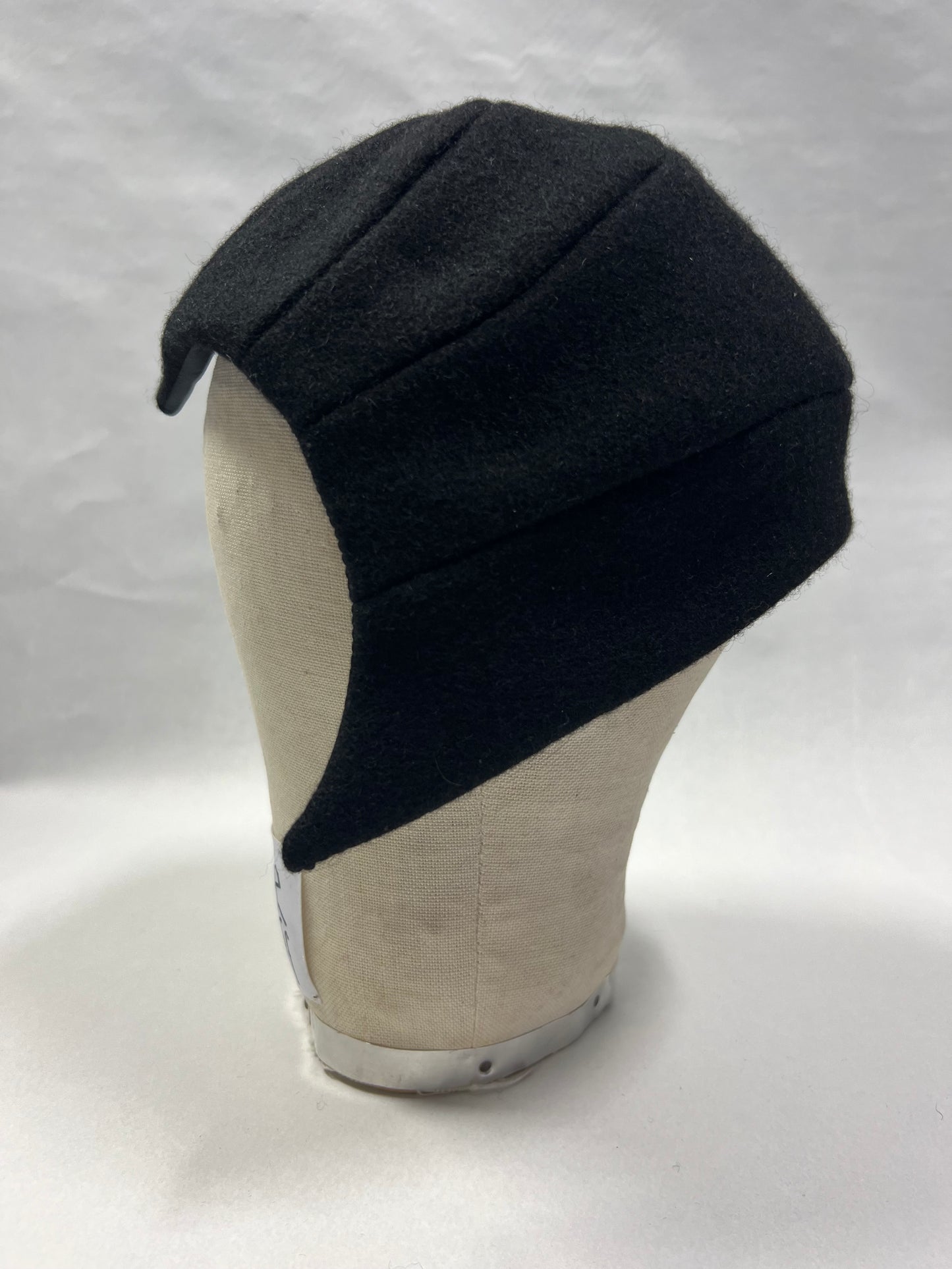 ‘Wonky widow’s peak’ hat