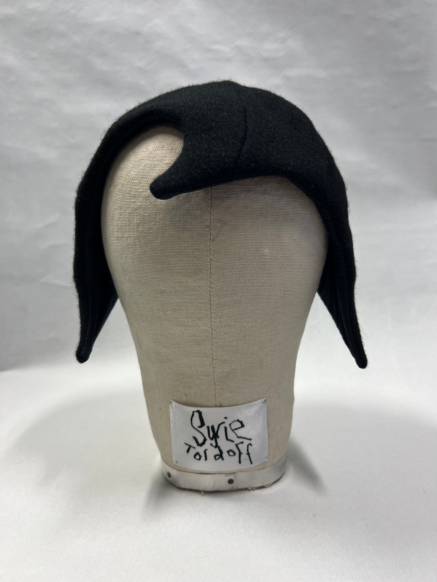 ‘Wonky widow’s peak’ hat