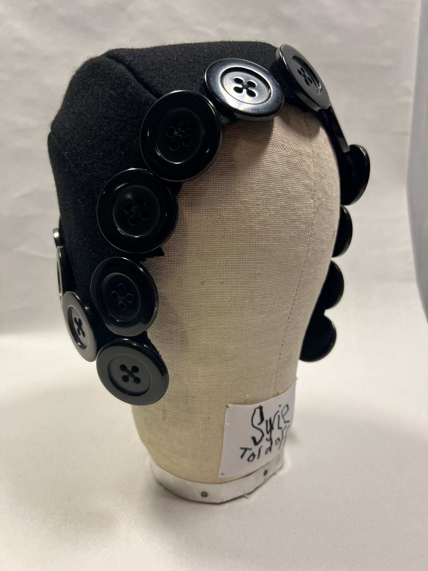 The button bonnet