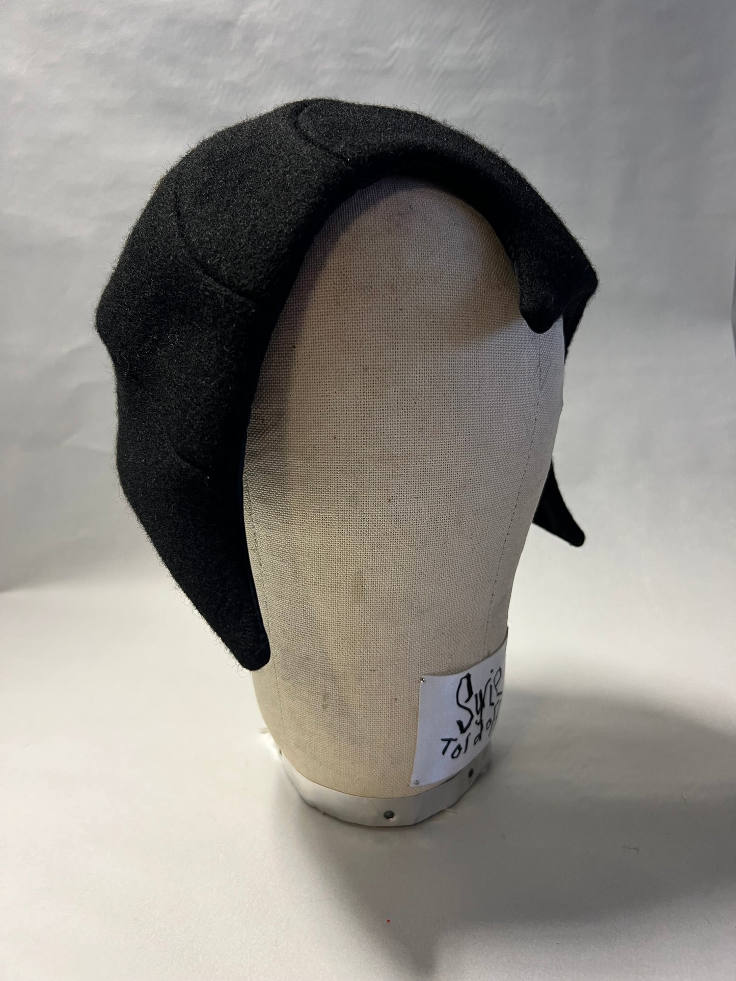 ‘Wonky widow’s peak’ hat